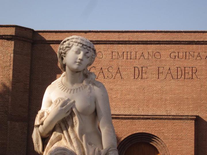 argentina-statue
