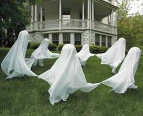 Outdoor-Ghost-Halloween-Decorations-2